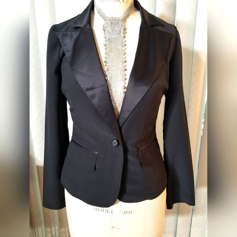 White House Black Market black tuxedo style Blazer